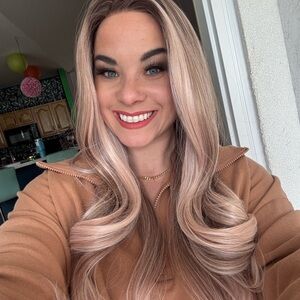 Chelsey Smith Crowns Tawny Free Part Wig